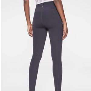 Athleta salutation stash pocket legging size medium petite